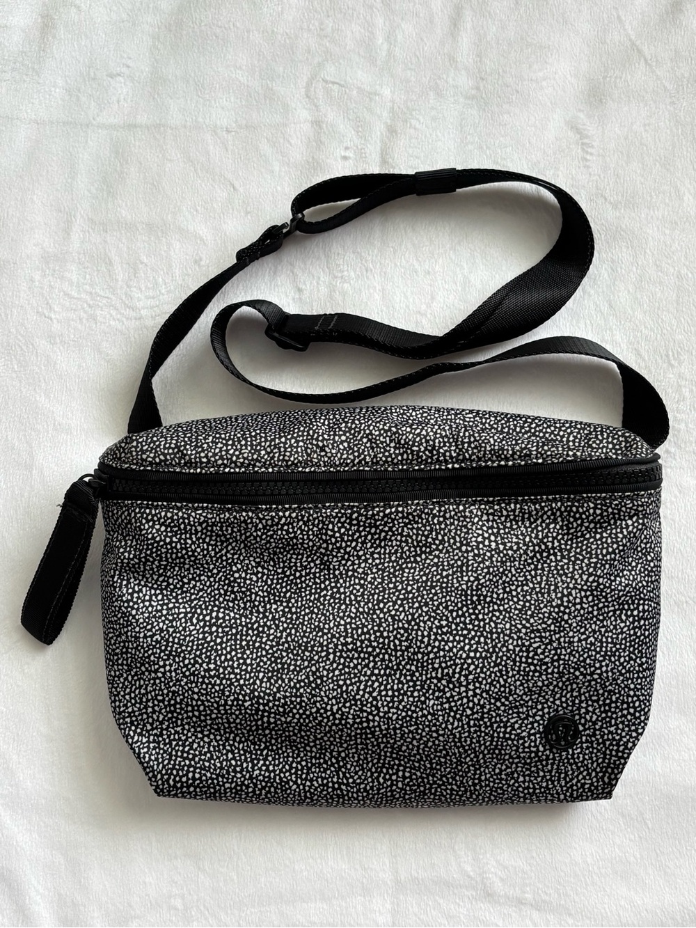 Lululemon Go Lightly Belt Bag Chakra Print Alpine White Black EUC